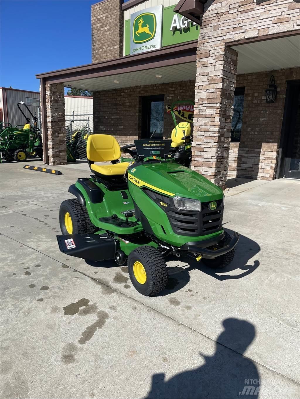 John Deere S130 騎乘式割草機