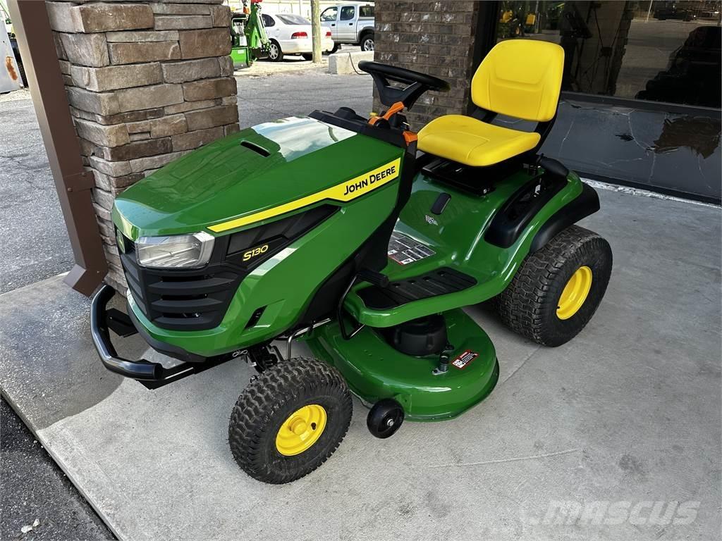 John Deere S130 騎乘式割草機
