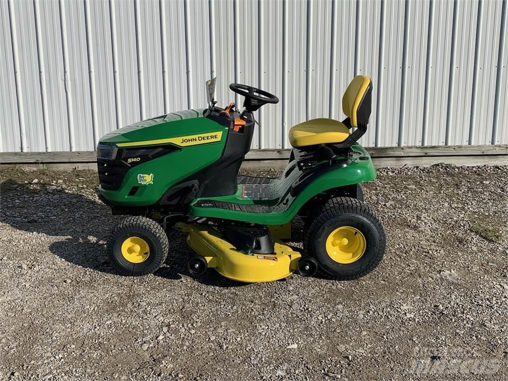 John Deere S140 騎乘式割草機