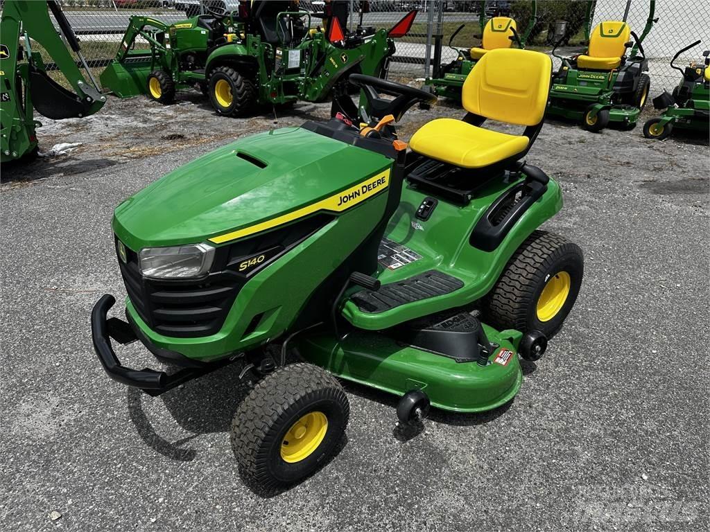John Deere S140 騎乘式割草機