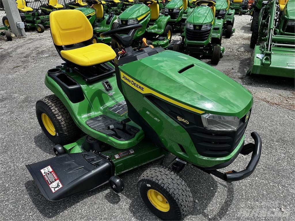 John Deere S140 騎乘式割草機