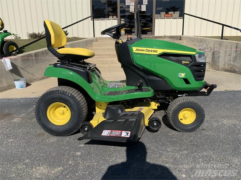 John Deere S140 騎乘式割草機