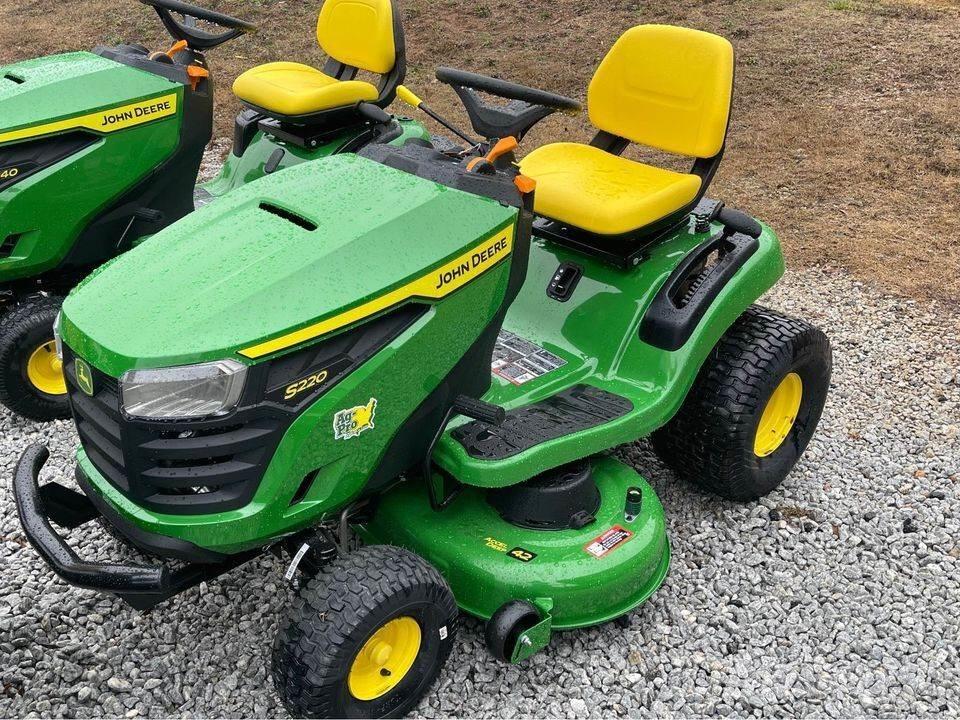 John Deere S220 小型曳引機