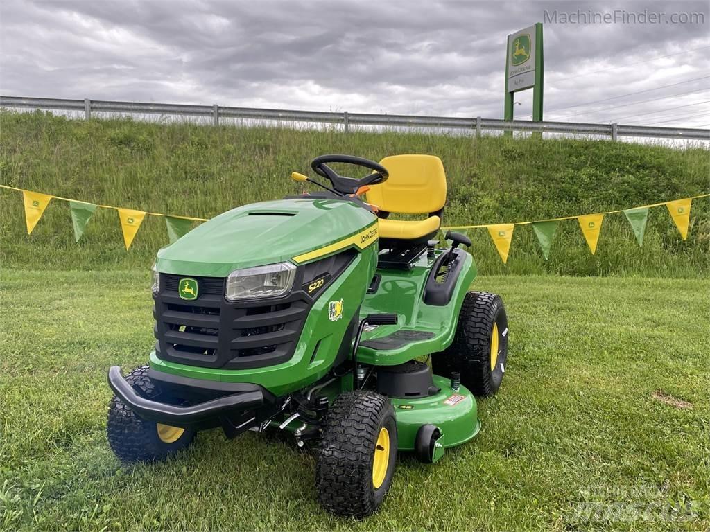 John Deere S220 騎乘式割草機