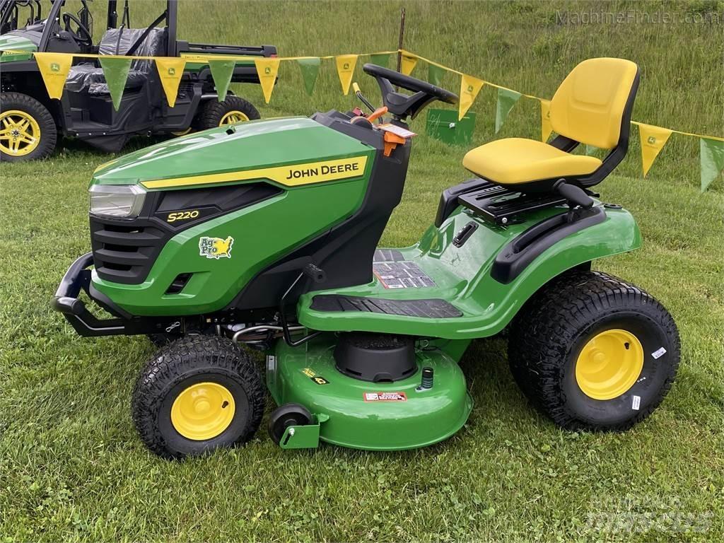 John Deere S220 騎乘式割草機