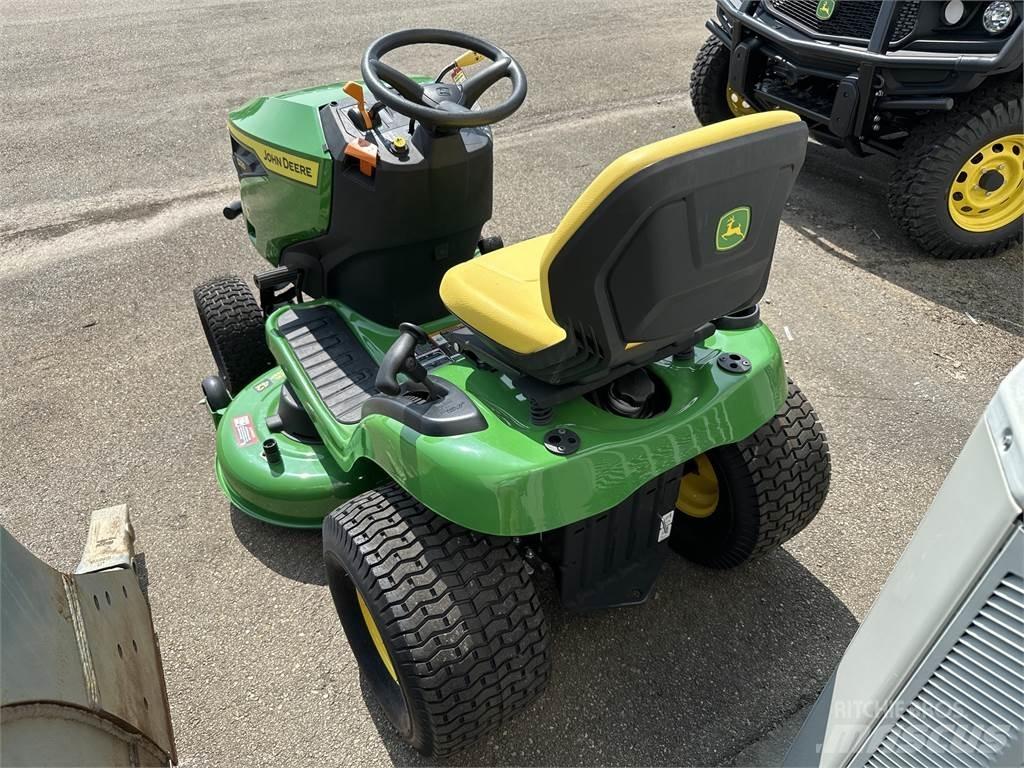 John Deere S220 騎乘式割草機