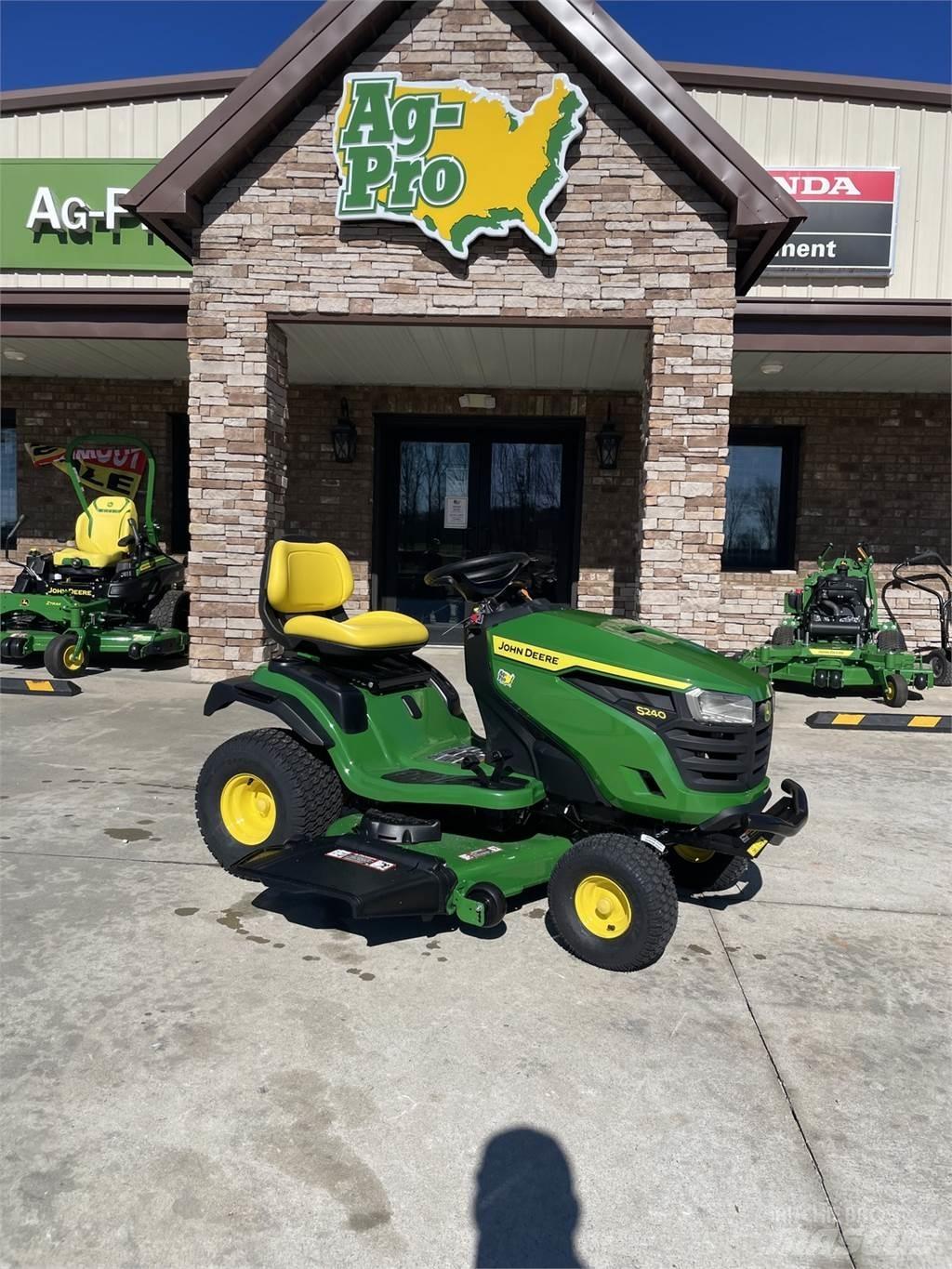 John Deere S240 小型曳引機