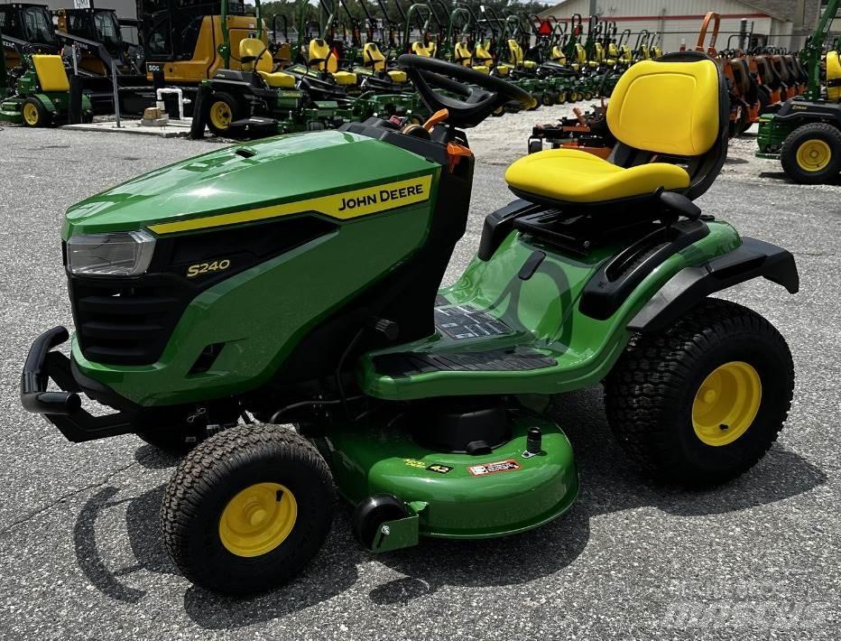 John Deere S240 小型曳引機