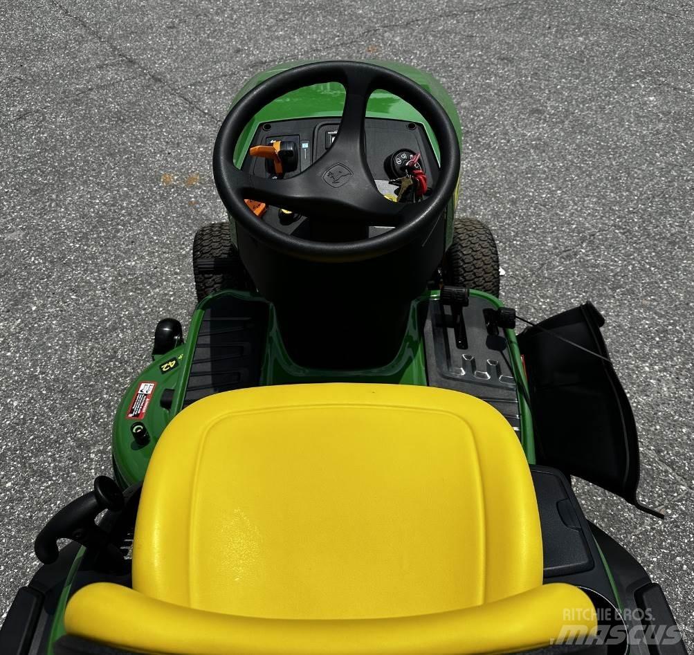John Deere S240 小型曳引機