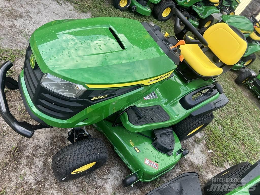 John Deere S240 小型曳引機