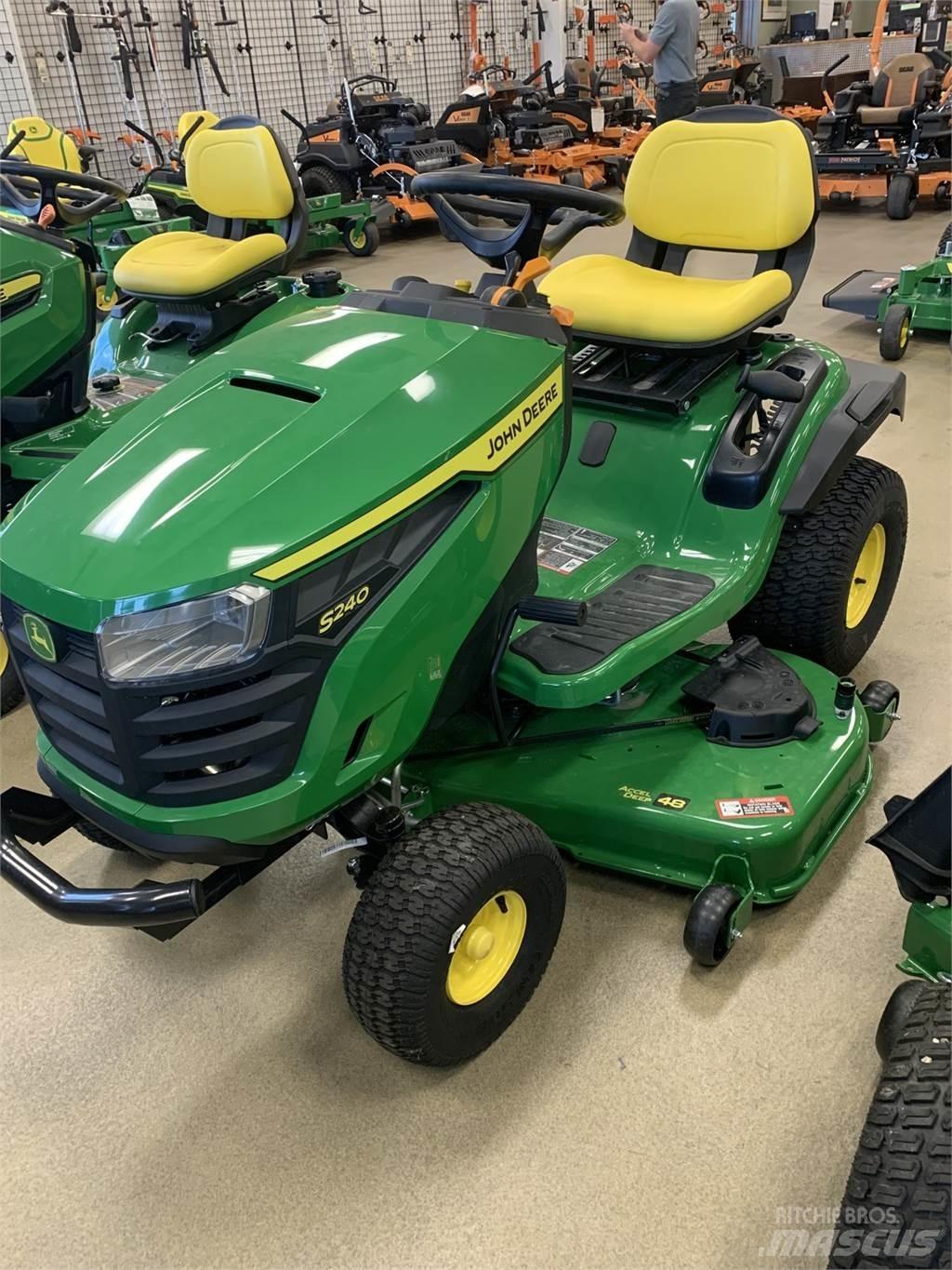John Deere S240 小型曳引機