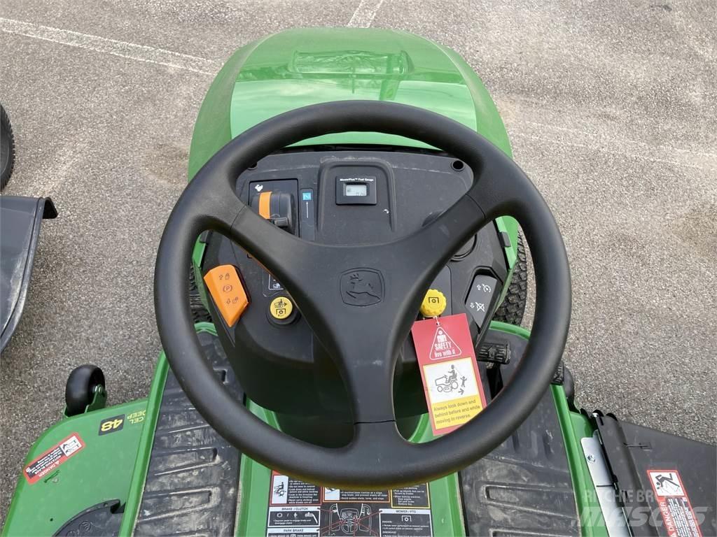 John Deere S240 小型曳引機