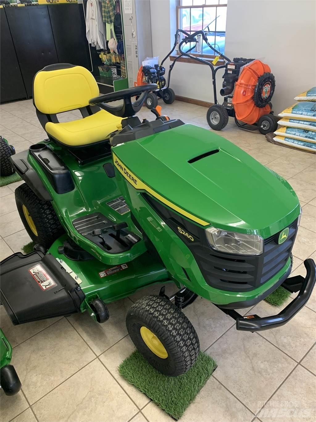John Deere S240 小型曳引機