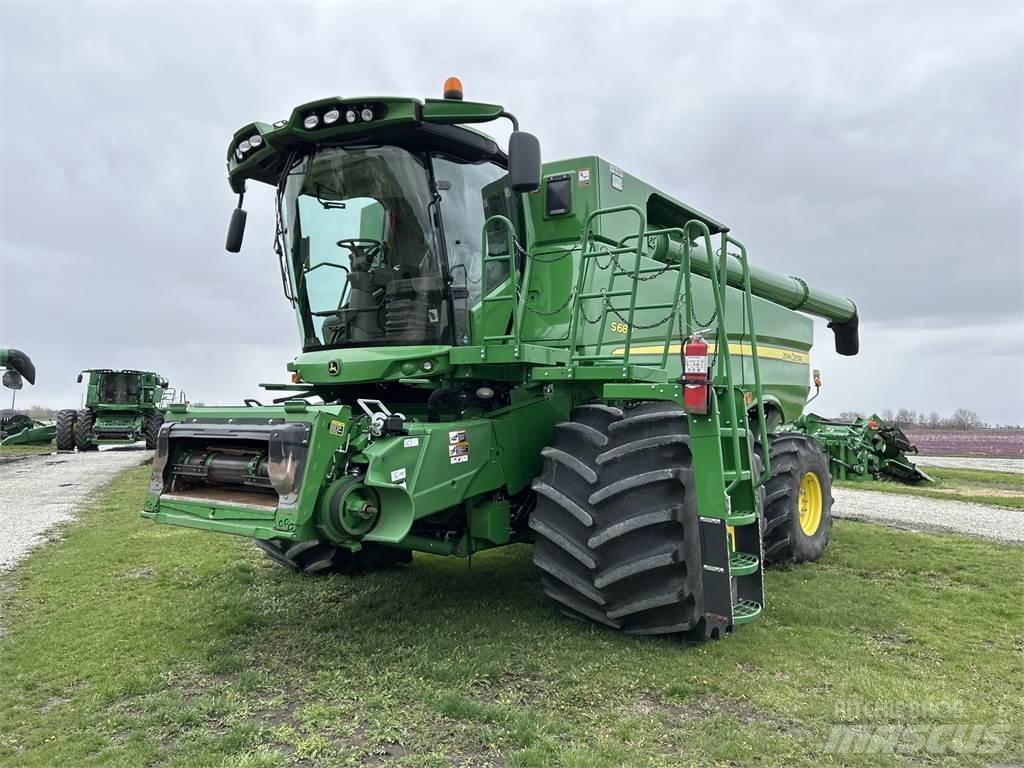 John Deere S680 聯合收穫機