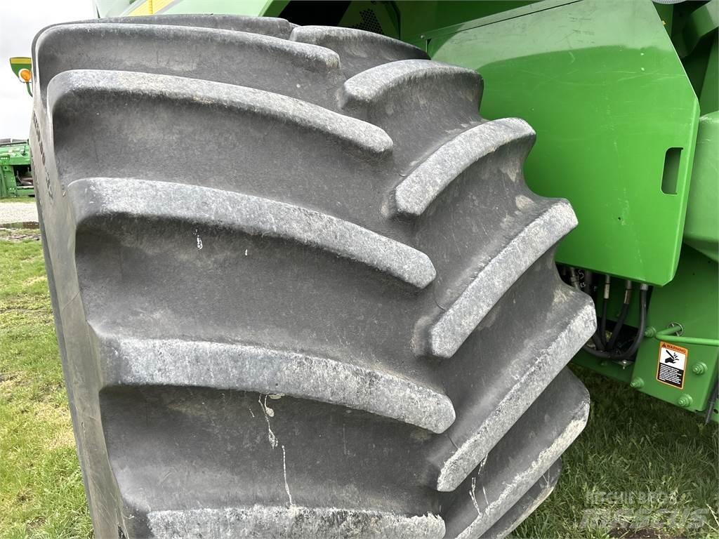 John Deere S680 聯合收穫機