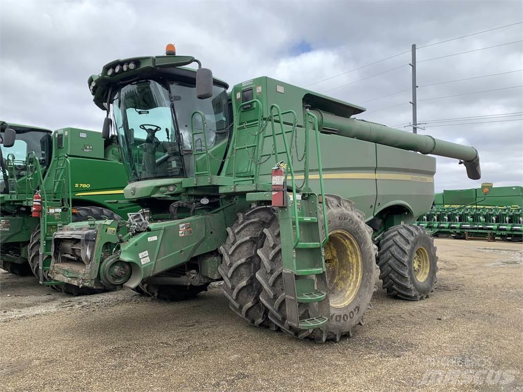 John Deere S680 聯合收穫機