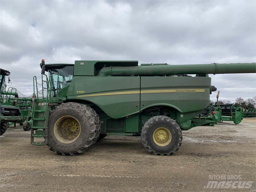 John Deere S680 聯合收穫機