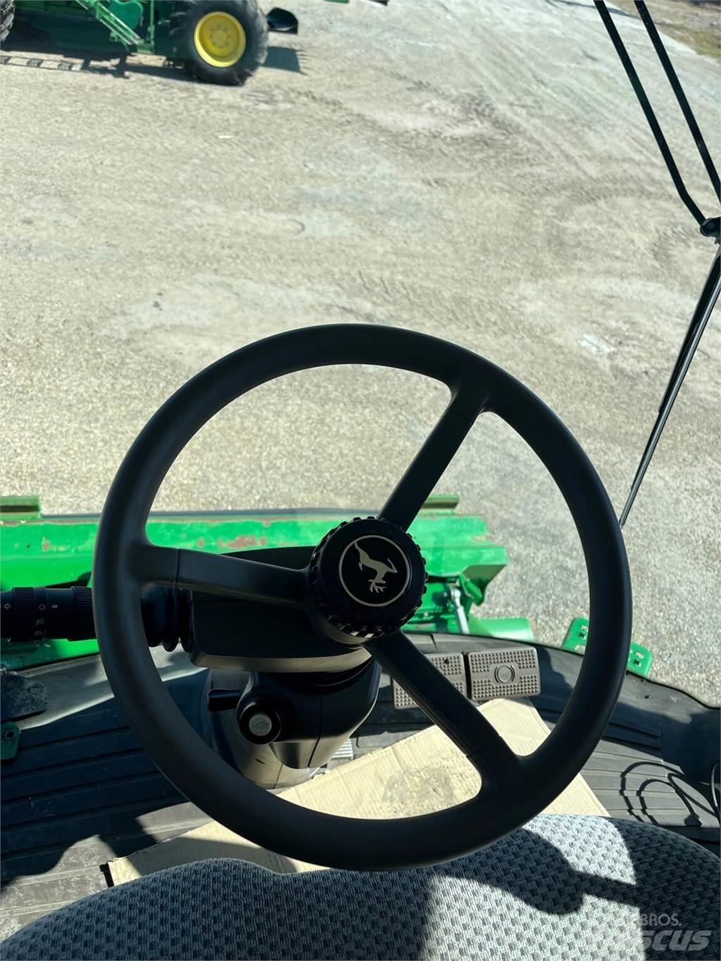 John Deere S680 聯合收穫機