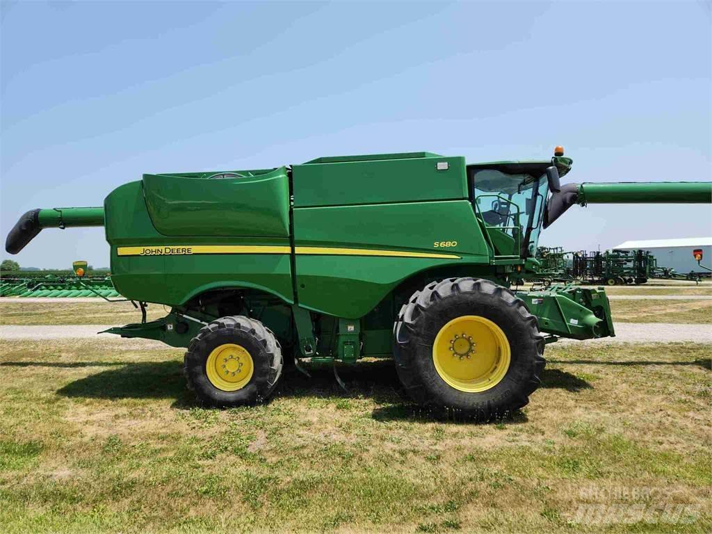 John Deere S680 聯合收穫機