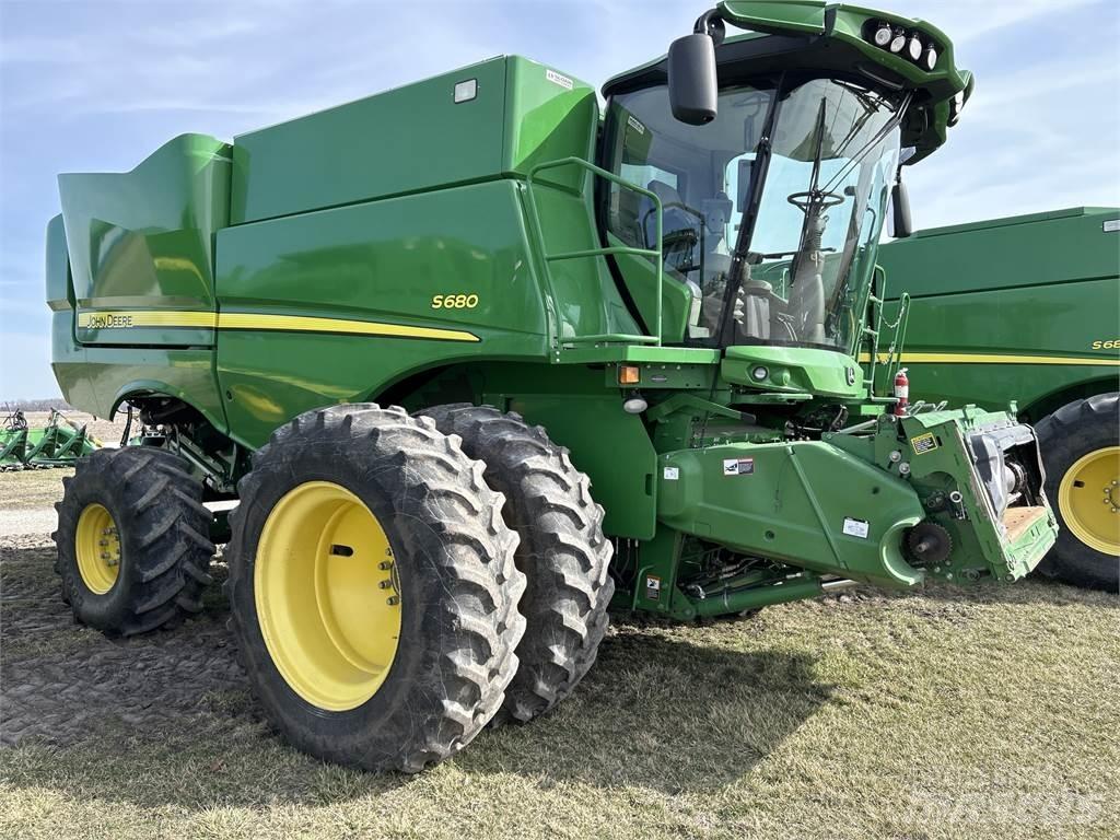 John Deere S680 聯合收穫機