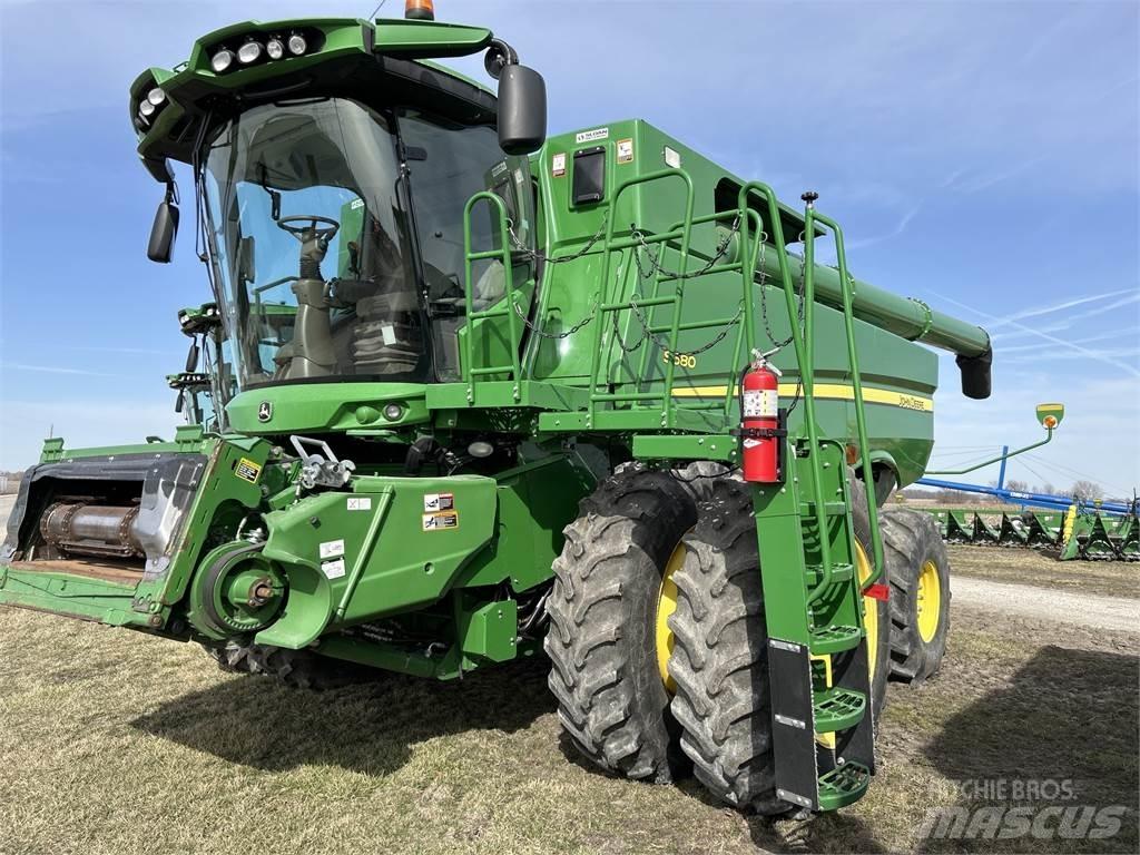 John Deere S680 聯合收穫機