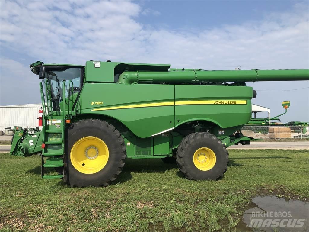 John Deere S780 聯合收穫機