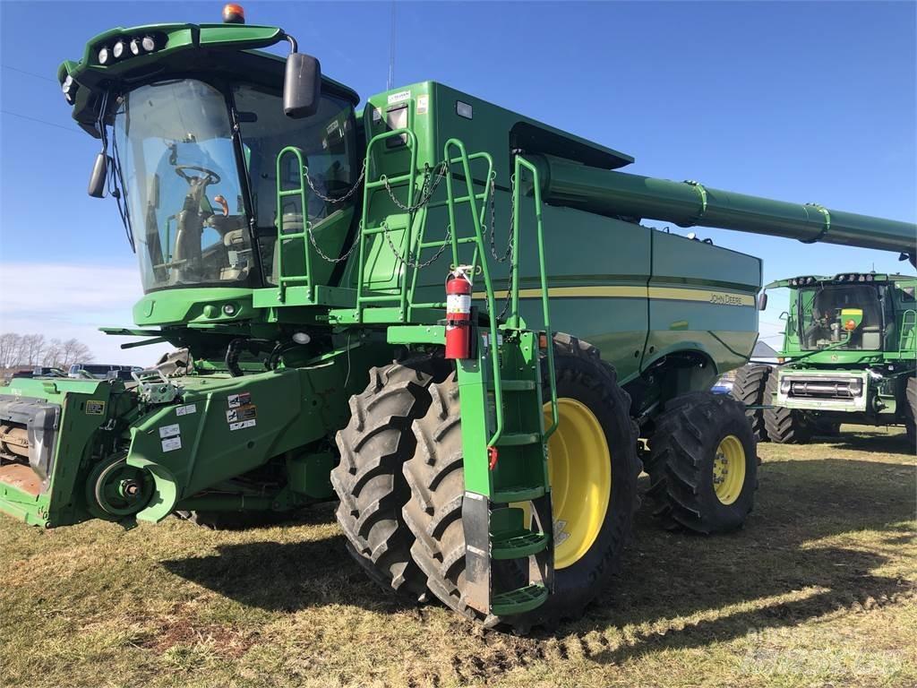 John Deere S780 聯合收穫機