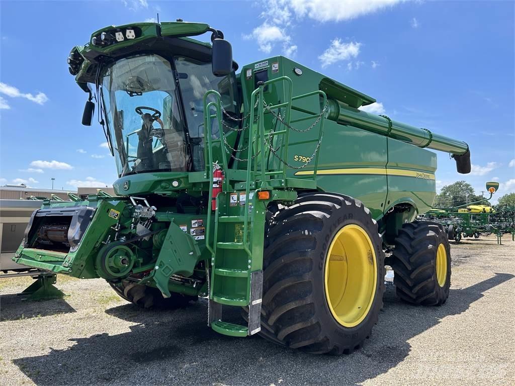 John Deere S790 聯合收穫機