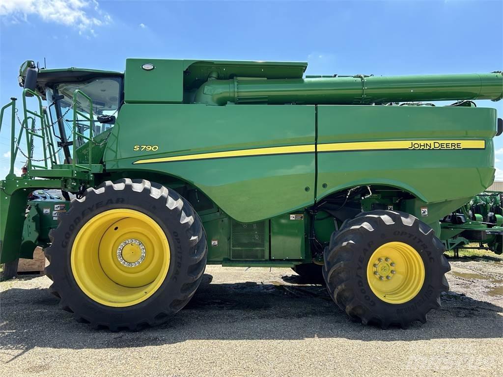 John Deere S790 聯合收穫機
