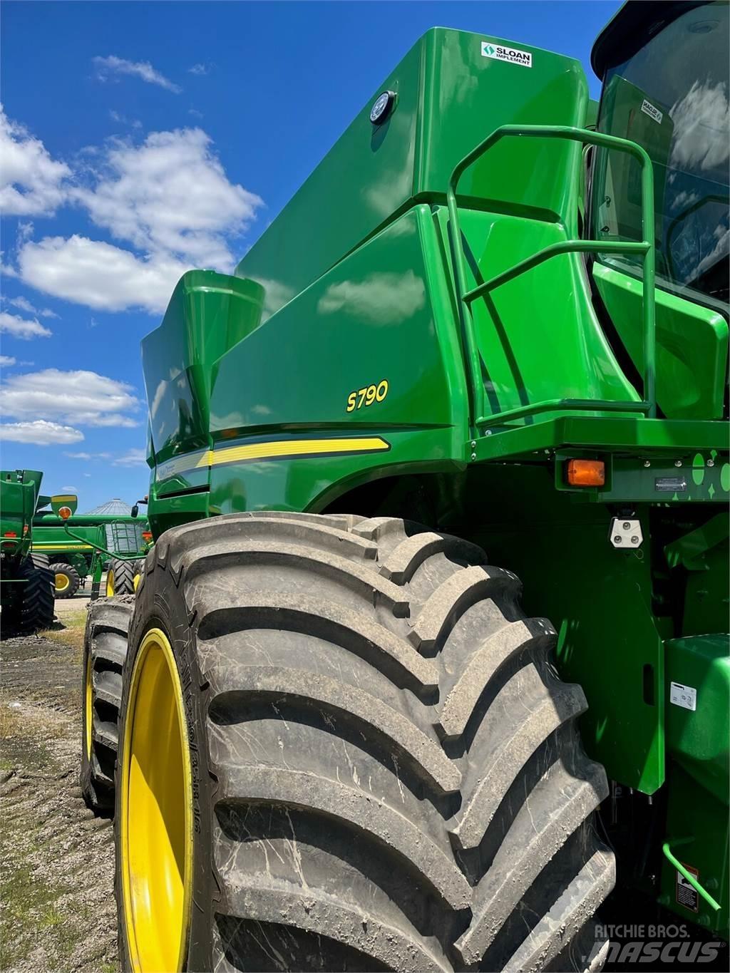 John Deere S790 聯合收穫機