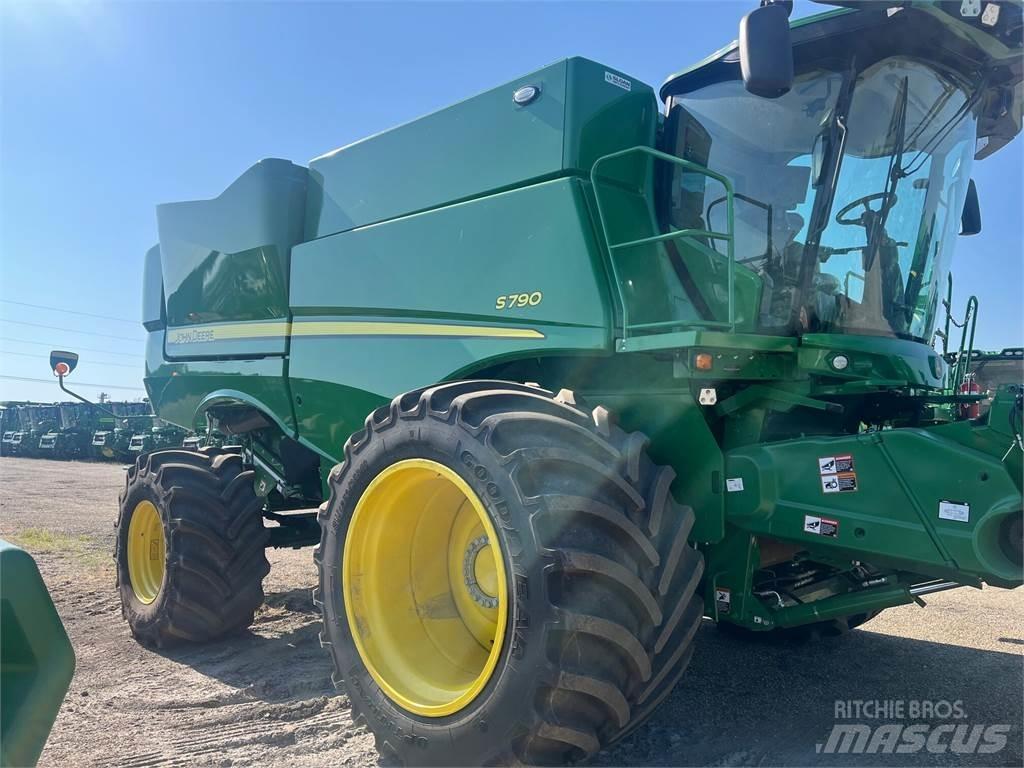 John Deere S790 聯合收穫機