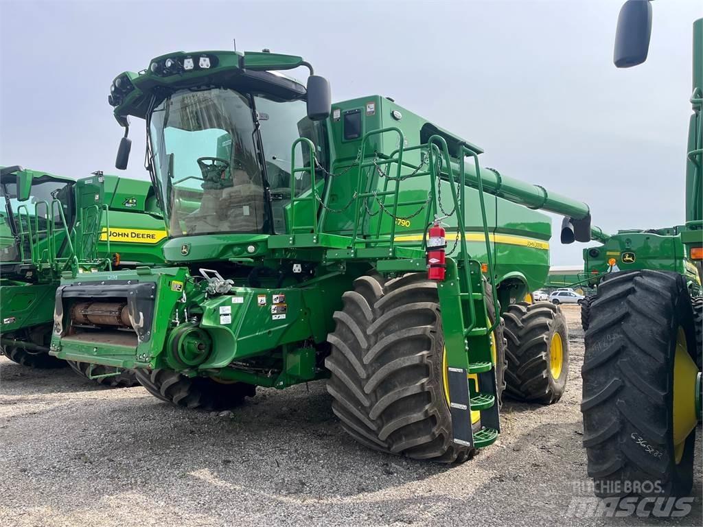 John Deere S790 聯合收穫機