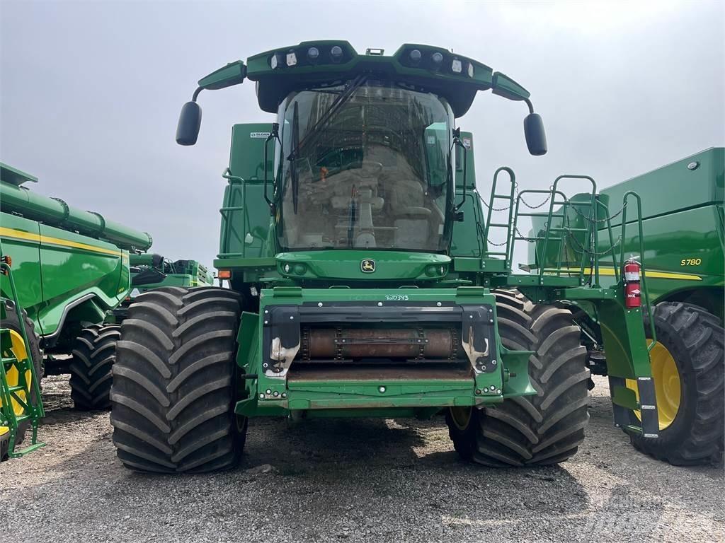 John Deere S790 聯合收穫機