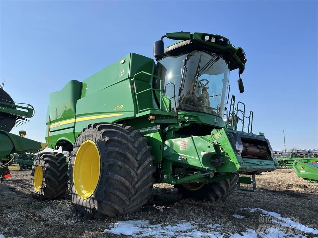John Deere S790 聯合收穫機