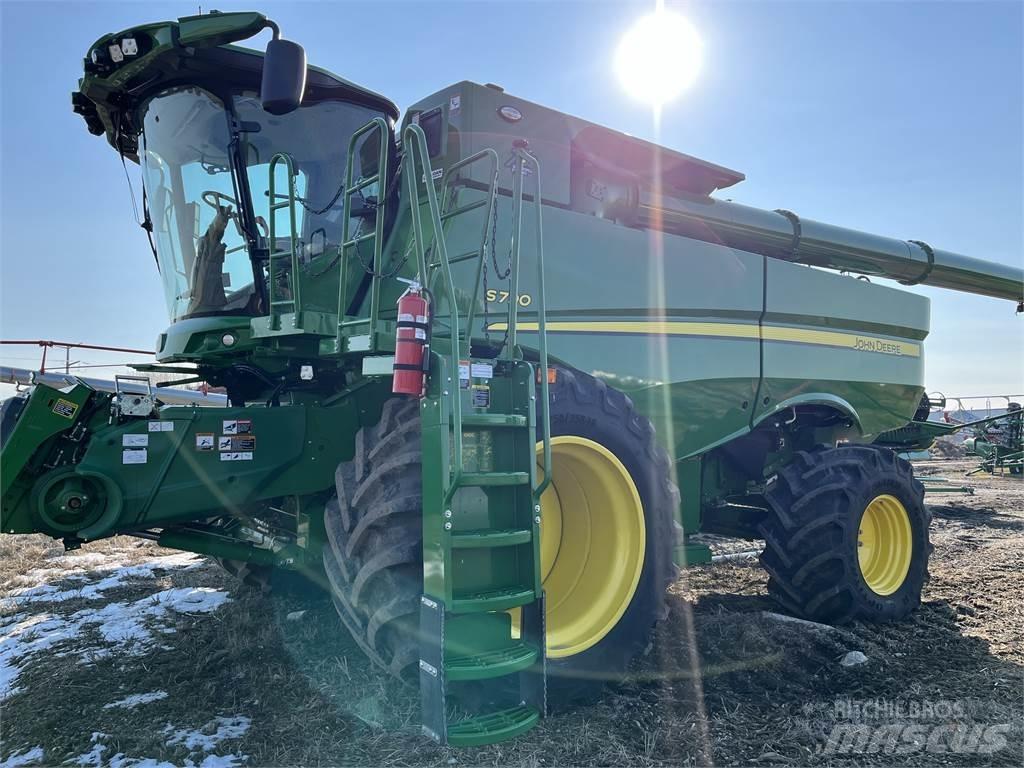 John Deere S790 聯合收穫機