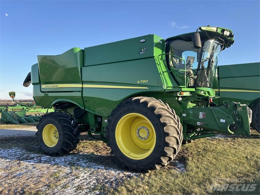 John Deere S790 聯合收穫機