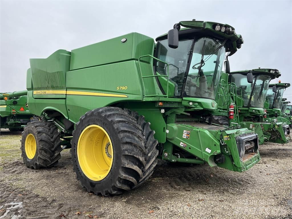 John Deere S790 聯合收穫機