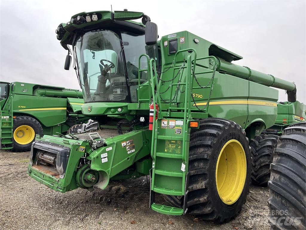 John Deere S790 聯合收穫機