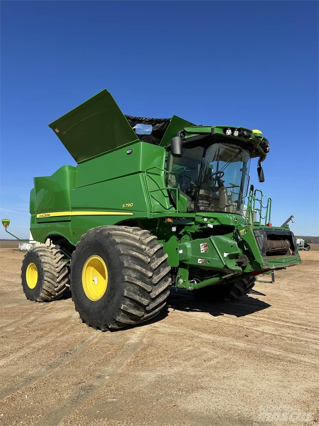 John Deere S790 聯合收穫機