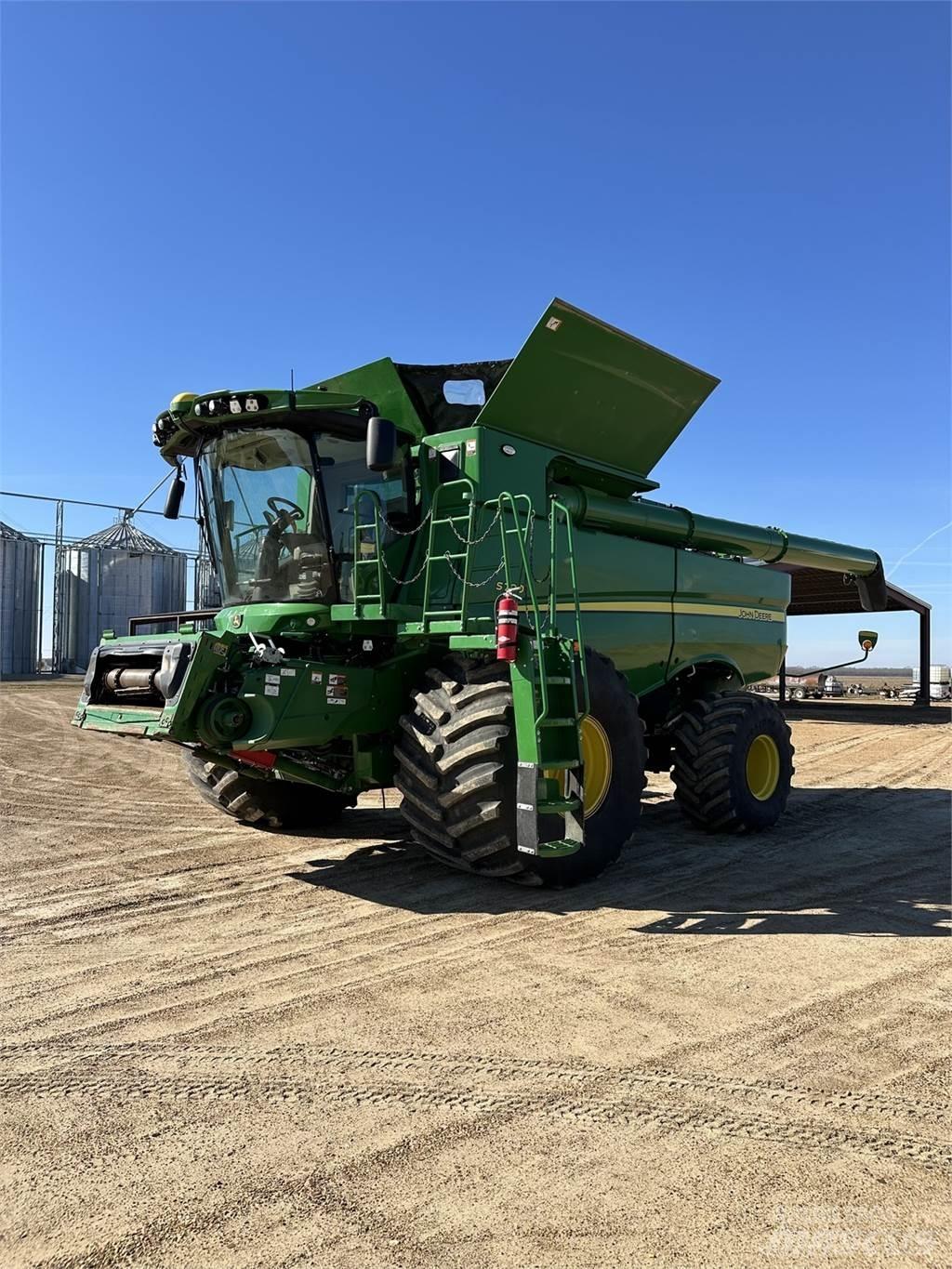 John Deere S790 聯合收穫機