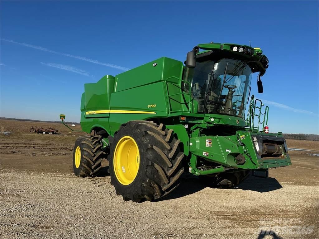 John Deere S790 聯合收穫機