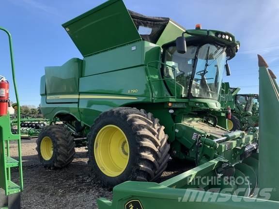 John Deere S790 聯合收穫機