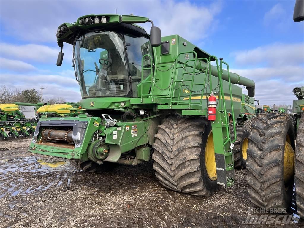 John Deere S790 聯合收穫機