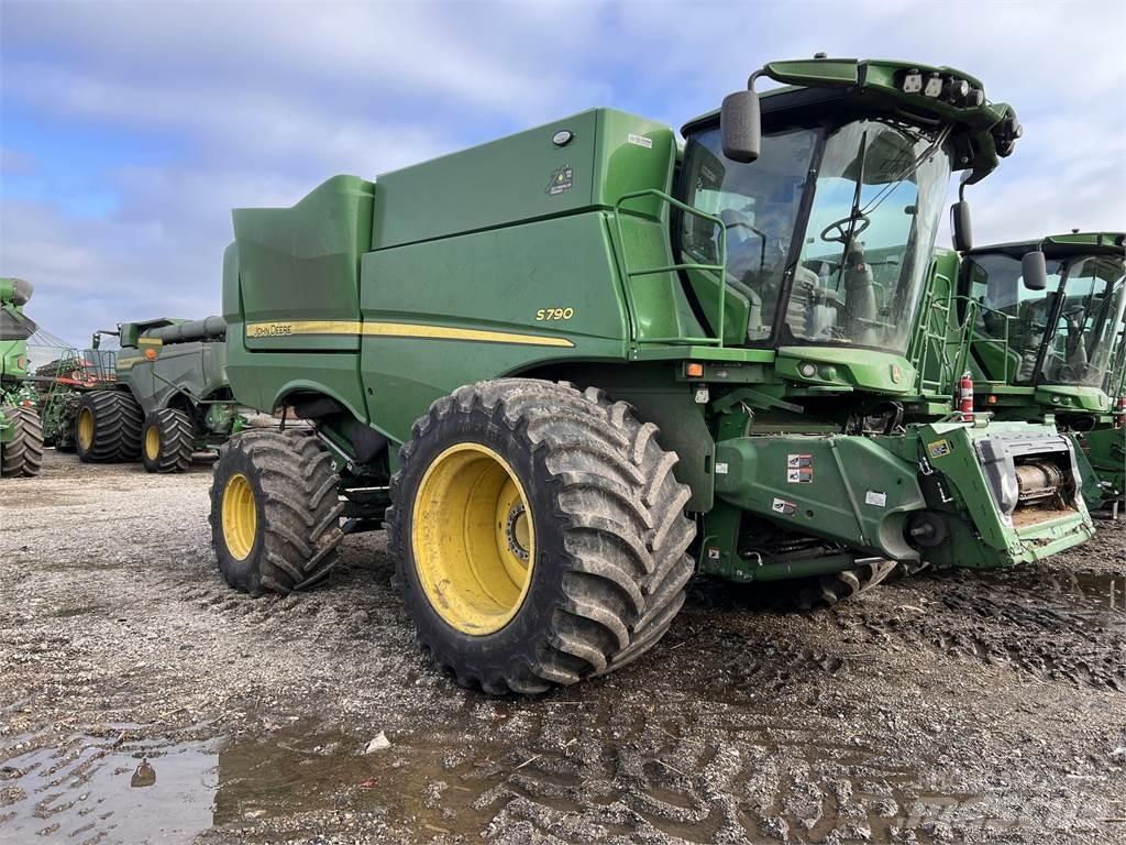 John Deere S790 聯合收穫機