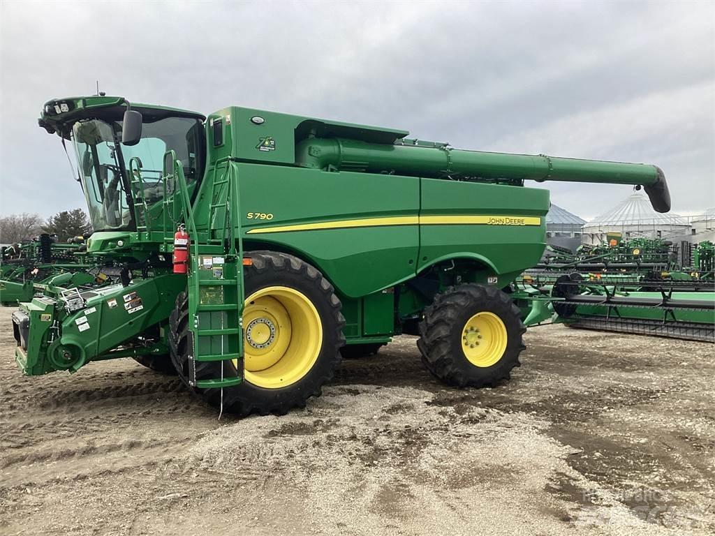 John Deere S790 聯合收穫機