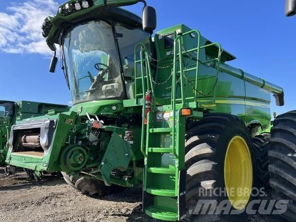 John Deere S790 聯合收穫機