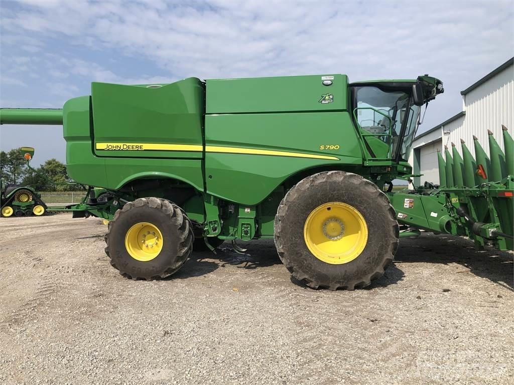 John Deere S790 聯合收穫機