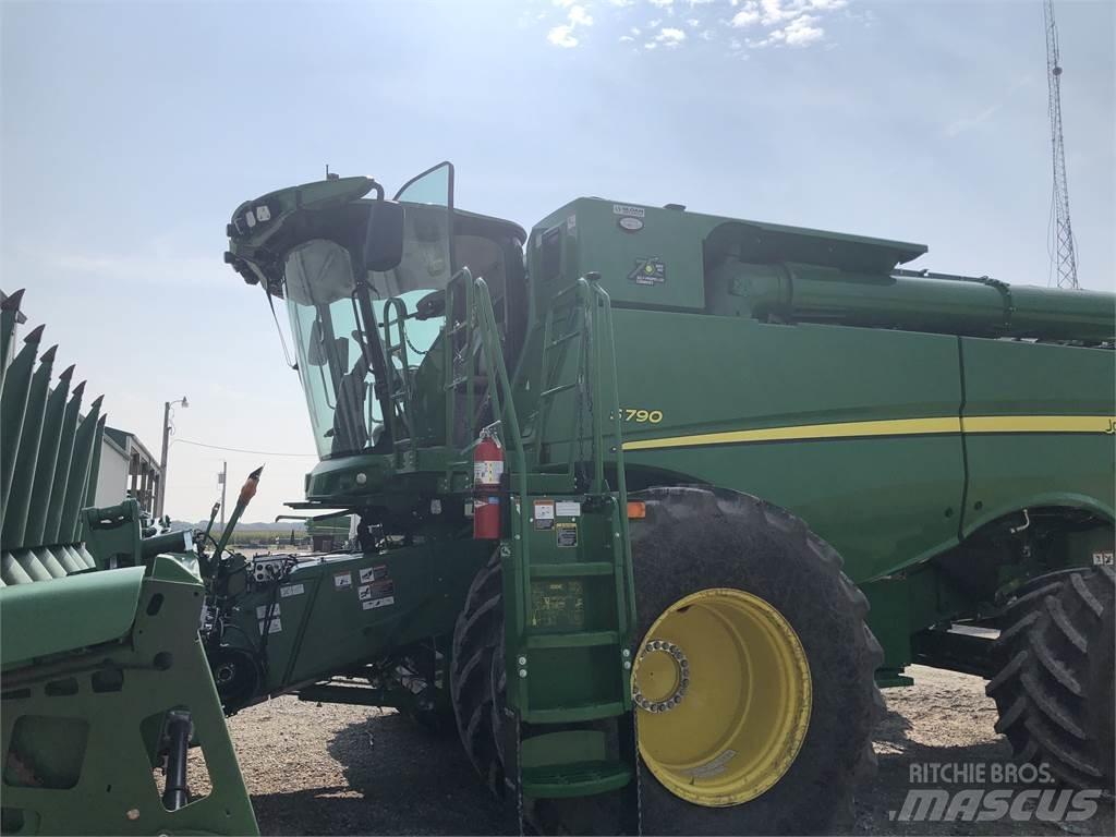 John Deere S790 聯合收穫機