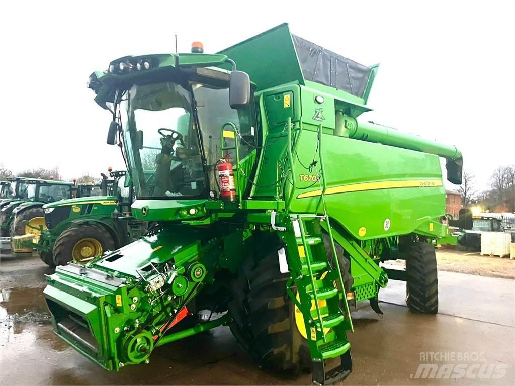 John Deere T670 聯合收穫機