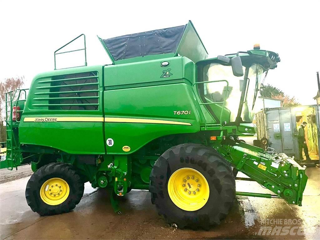 John Deere T670 聯合收穫機